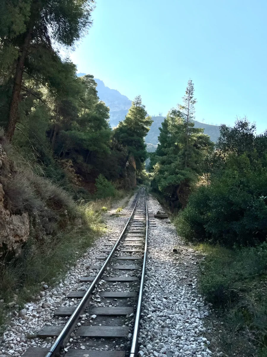 Θέα του Οδοντωτού στη διαδρομή προς τα Καλάβρυτα